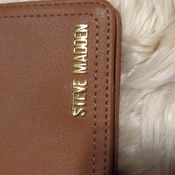 Brown Steve Madden wallet - Picture 2 of 7